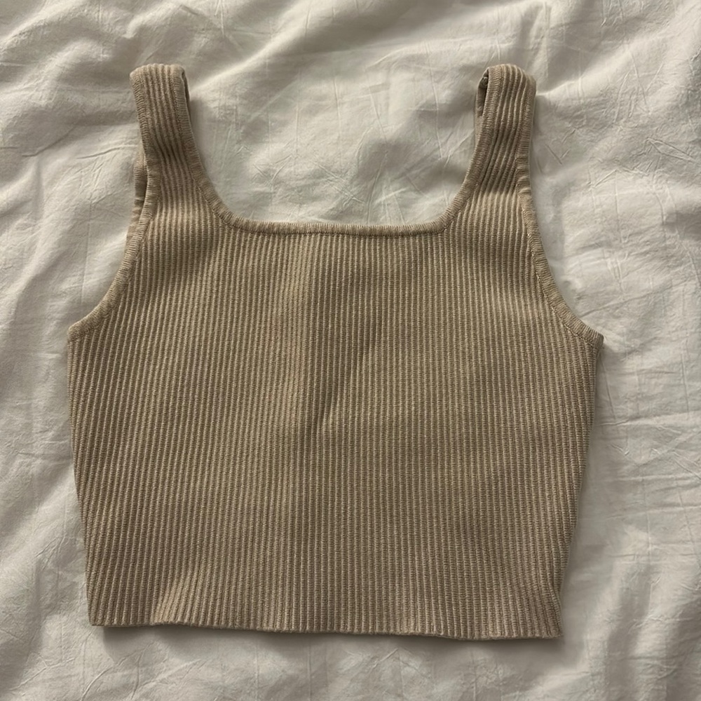 Crop top nude